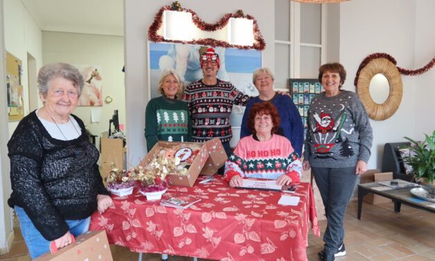 Distribution des colis de Noël à la Maison des Ainés