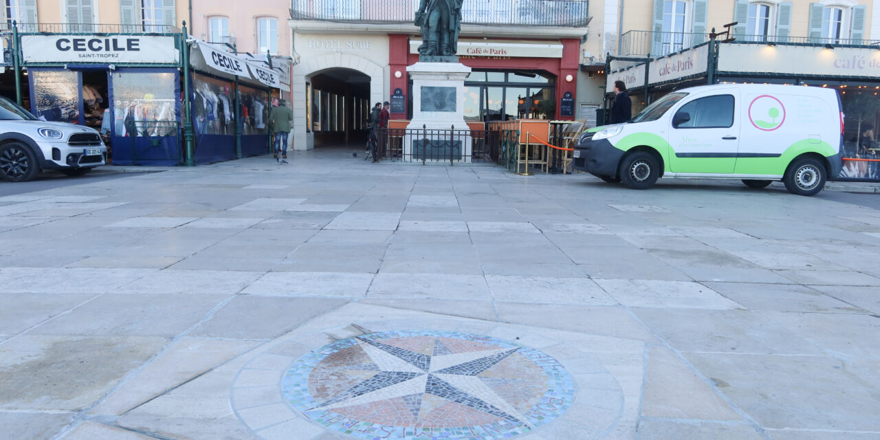 Réfection de la rose des vents située sur le port devant la statue du Bailli de Suffren