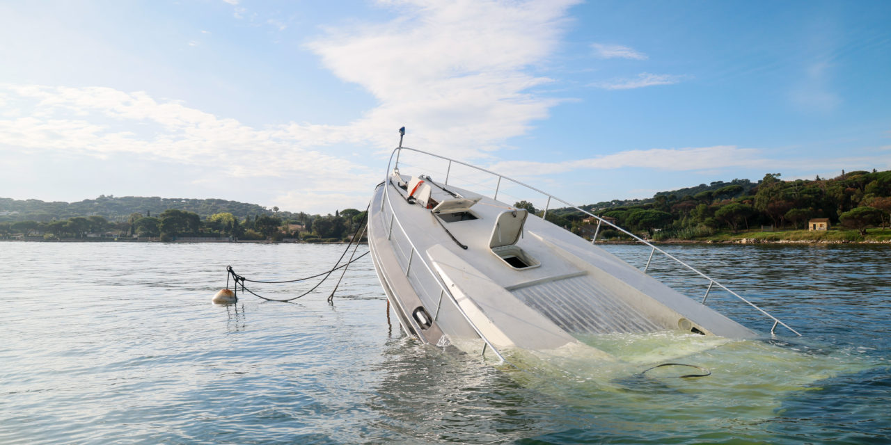 Échouage du Yacht « M » dans la Baie des Canoubiers