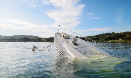 Échouage du Yacht « M » dans la Baie des Canoubiers