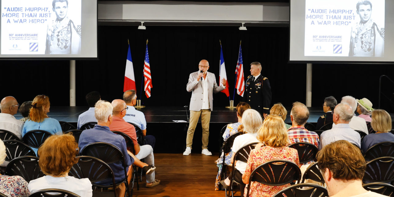 « Audie Murphy, plus qu’un simple héro de guerre », une conférence du colonel Tim Stoy de la 3e Division d’Infanterie US, accompagné de Georges Giraud, 1er adjoint